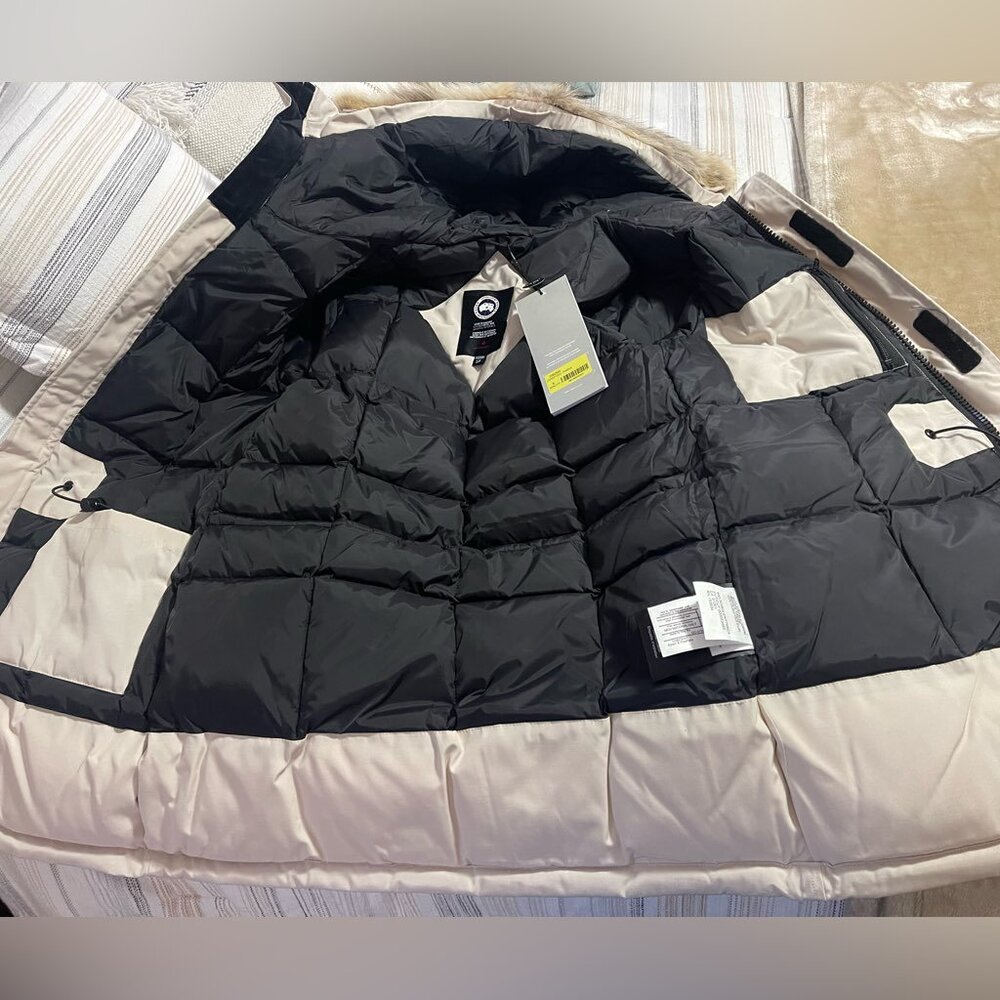 Canada Goose Women's Coat - Picture 4 of 6